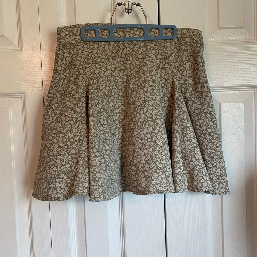Wish List brand Ruffled GreenFloral Skirt/Skort​ Size Small